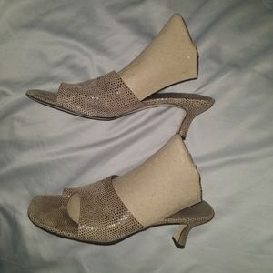 Vintage kitten heel Vaneli shoes